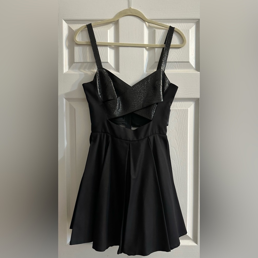 NWT Kooples Side Cut-Out with Faux Patent Leather Accents SIZE 36 US SZ 4